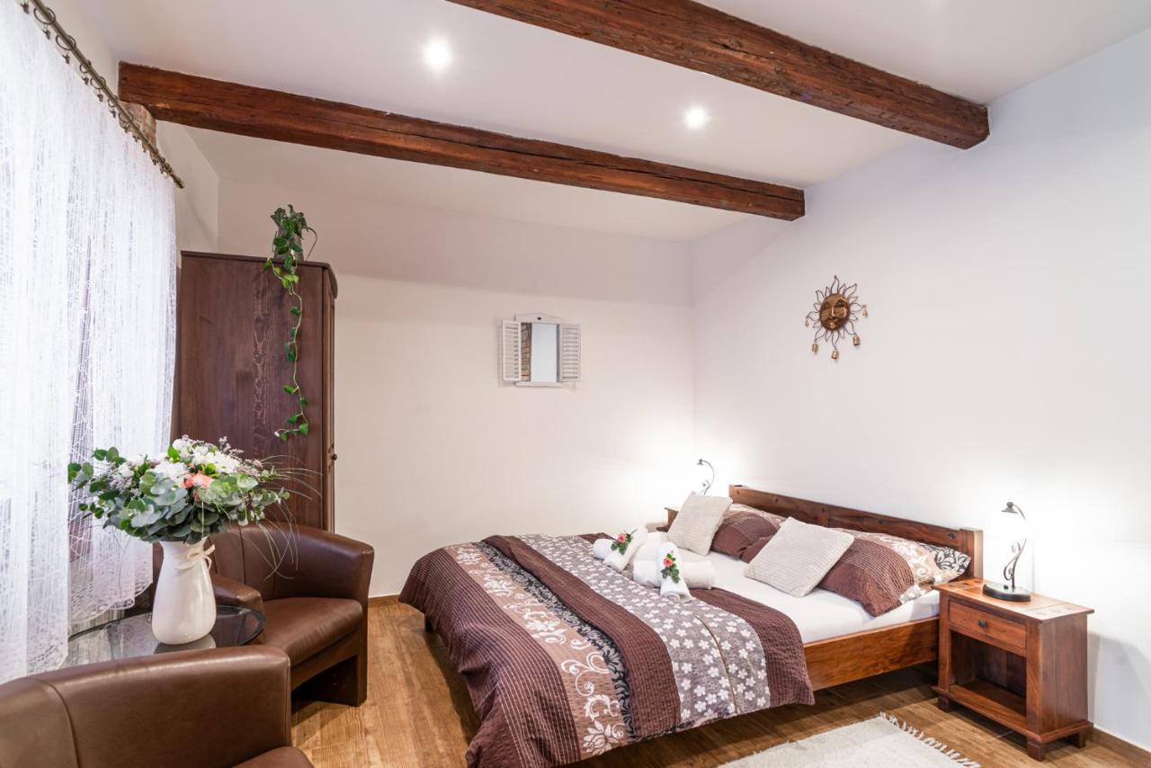Apartmany In Veritas Mikulov Eksteriør bilde